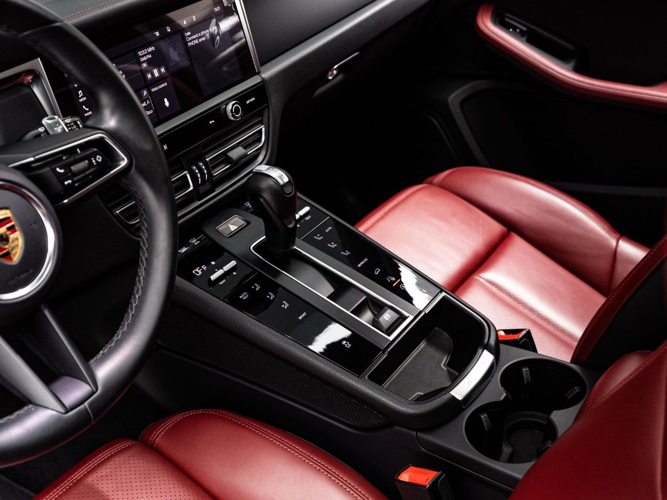 بورش ماكان 2024 Porsche Macan, 2.0L TC I4, 4WD, 248 bhp, 7 Speed Automatic