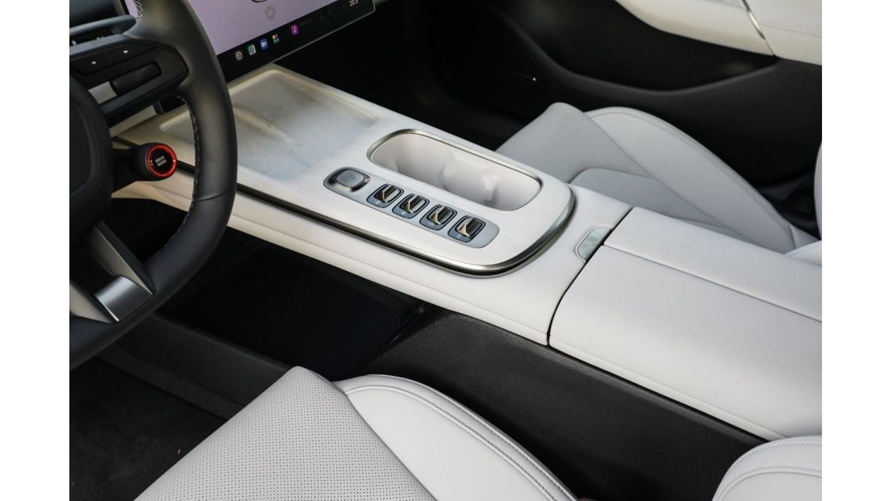 شاومى SU7 2024 XIAOMI SU7 MAX - أبيض داخل رمادي | سعر التصدير