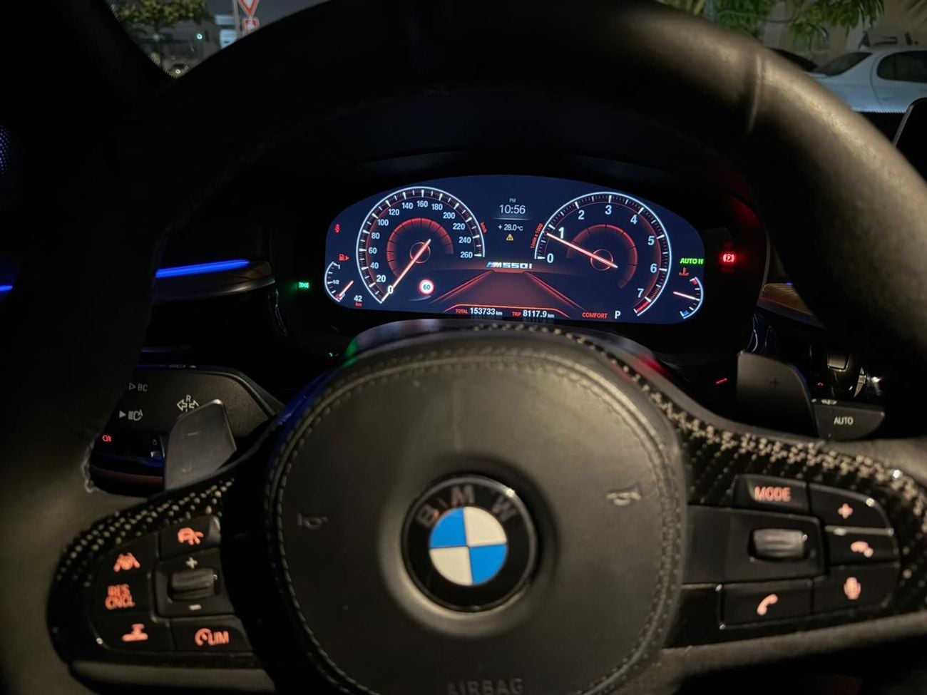 بي أم دبليو M550i Std 4.4L