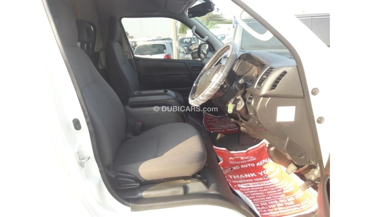 Toyota Hiace Commuter RIGHT HAND DRIVE (Stock no PM 60)