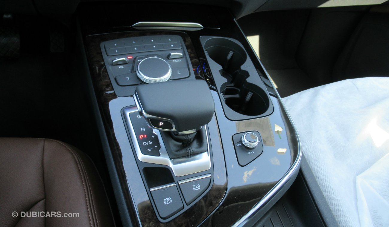 Audi Q7 TFSI Quattro 2.0L Turbo - V4 - S-line - Zero km - Leather Seats - Panoramic Roof