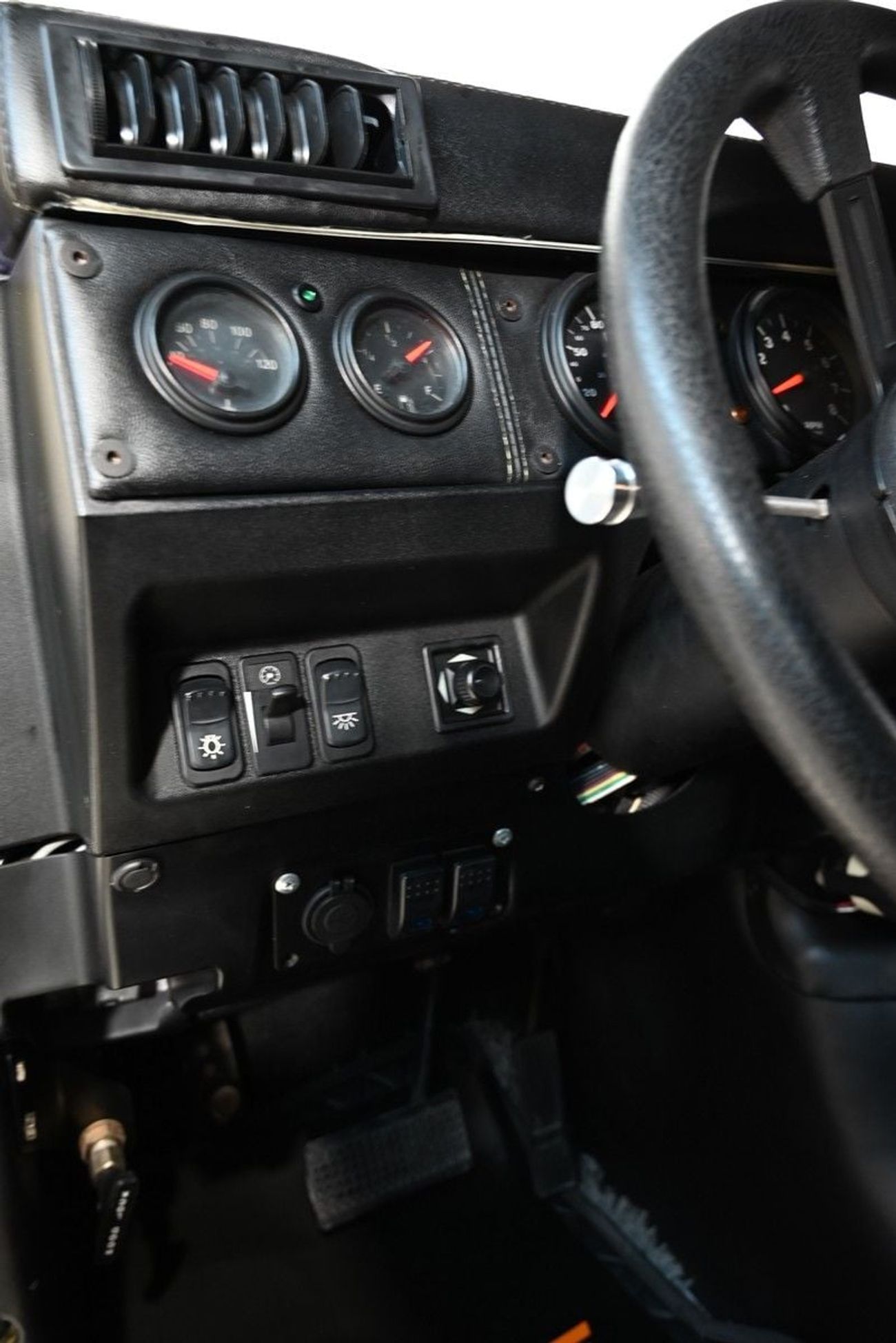 Hummer H1  2018 Humvee Signature C-Series, Serial Number 001, 1 year Warranty, Full Service History, GCC