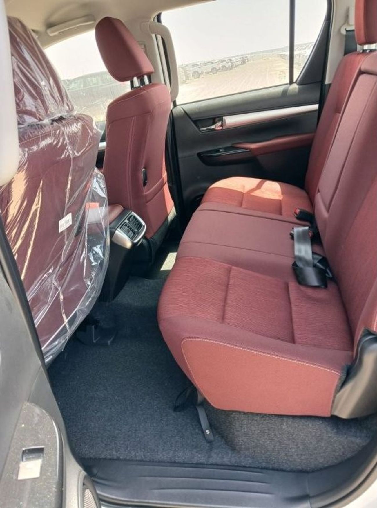 تويوتا هيلوكس TOYOTA HILUX 2.7 PETROL GCC WITH PUSH START AUTOMATIC MODEL 2024 FULL OPTION