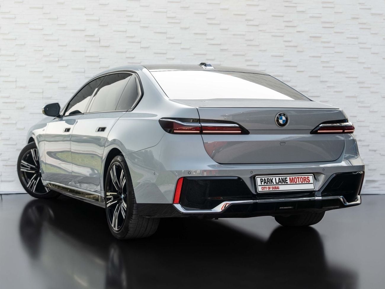 بي أم دبليو 735i M SPORT INDIVIDUAL M SPORT