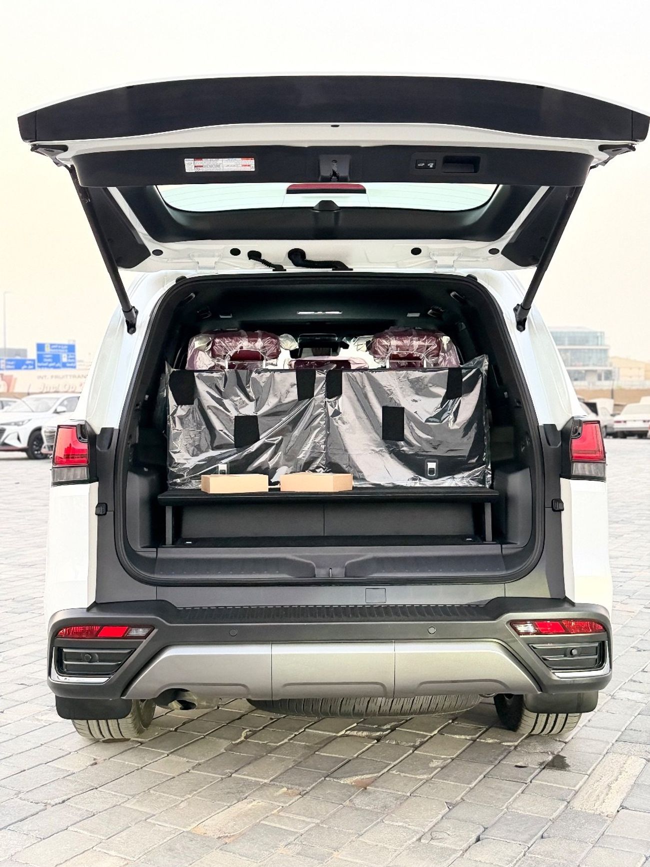 Lexus LX700h SIGNATURE WHITE/RED 2026