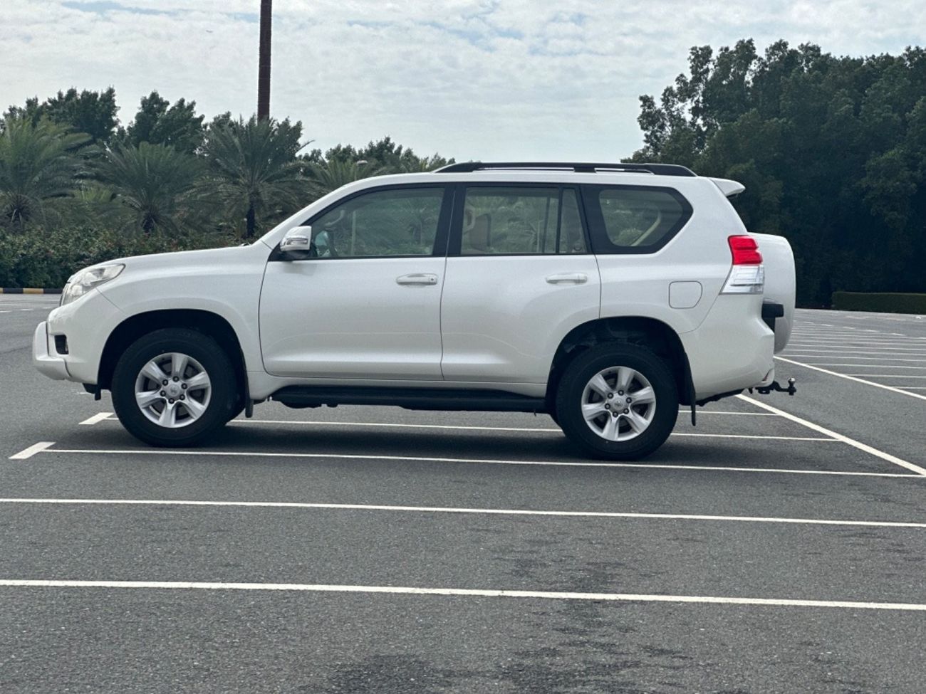 تويوتا برادو Std موديل 2013 خليجي حاله ممتازه من الداخل والخارج قطعه واحده صبغ نظافه