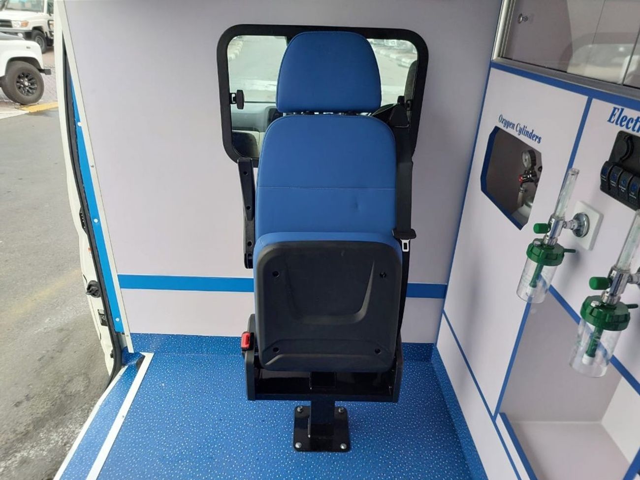 Toyota Hiace TOYOTA HIACE VAN AMBULANCE  RHD 2023 MODEL 2.8 L DIESEL AUTOMATIC(PM22474)