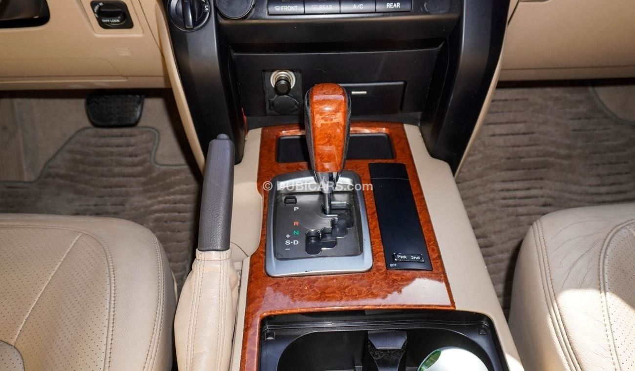 Toyota Land Cruiser GXR V8