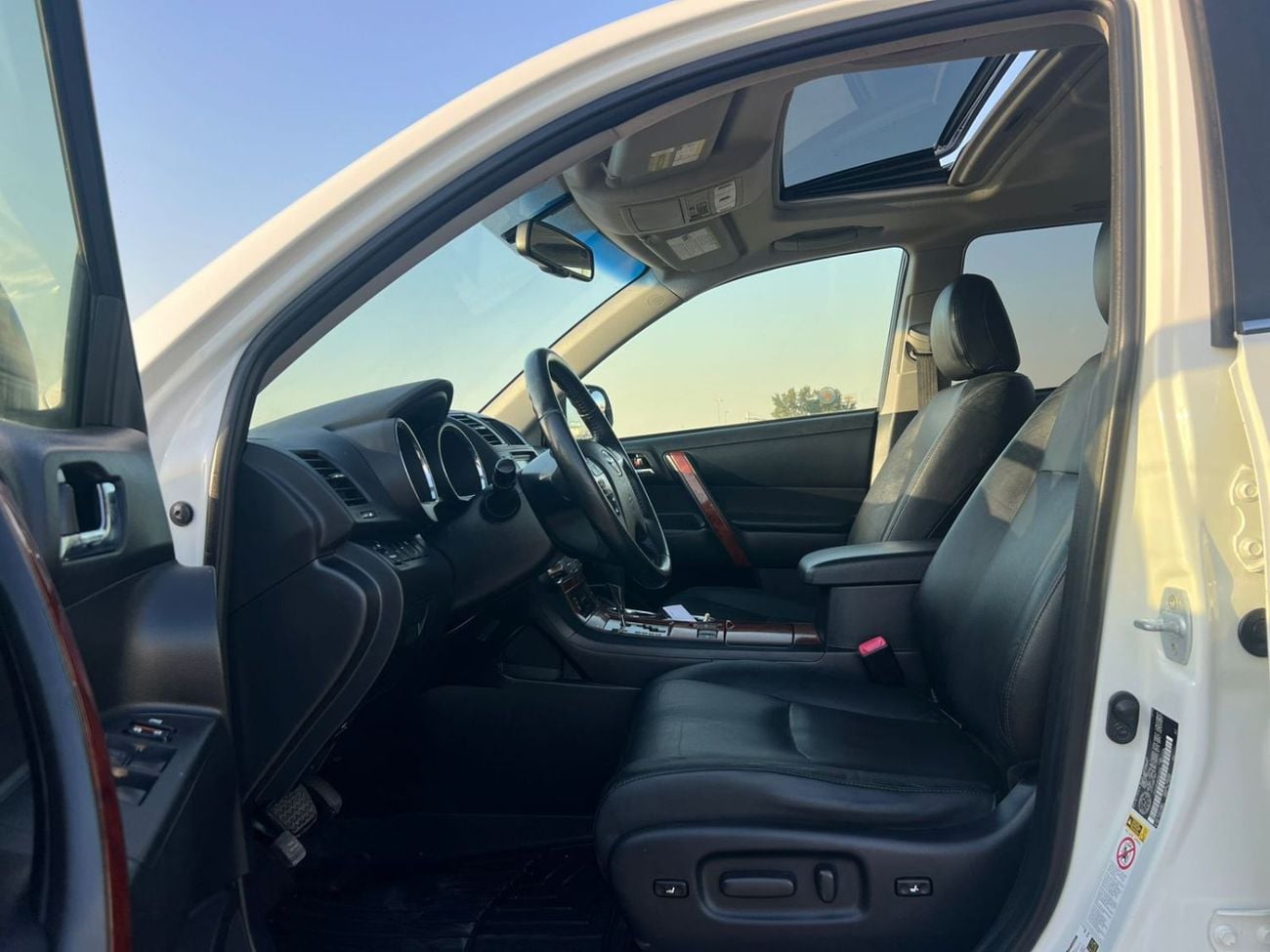 Toyota Highlander  2013 Toyota Highlander Hybrid 3.5L V6 - Rear Camera Leather Seat - Sunroof