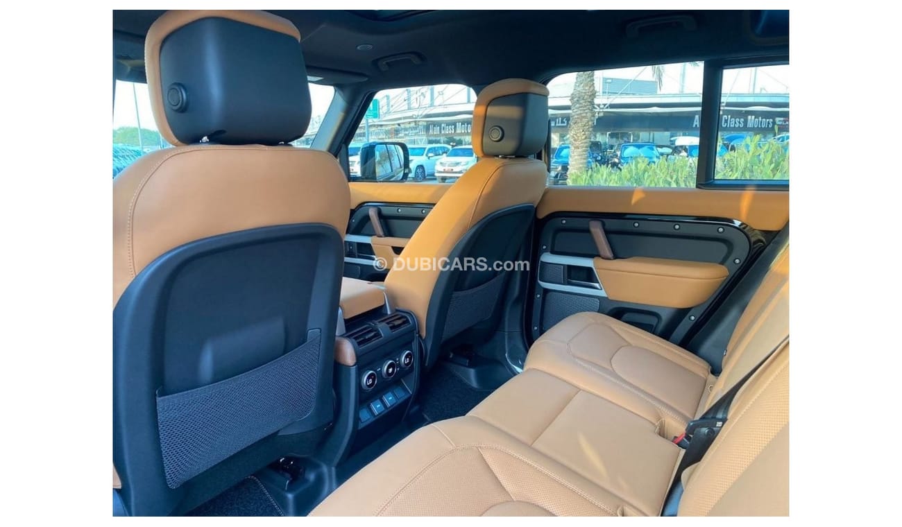 Land Rover Defender BLACK TAN GCC SPEC UNDER WARRANTY AND SERVICE