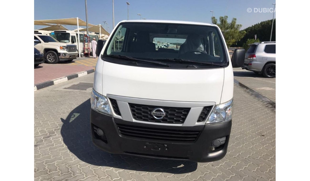 Nissan Urvan Nissan urvan 2015 gcc diesal 9 seat for sale