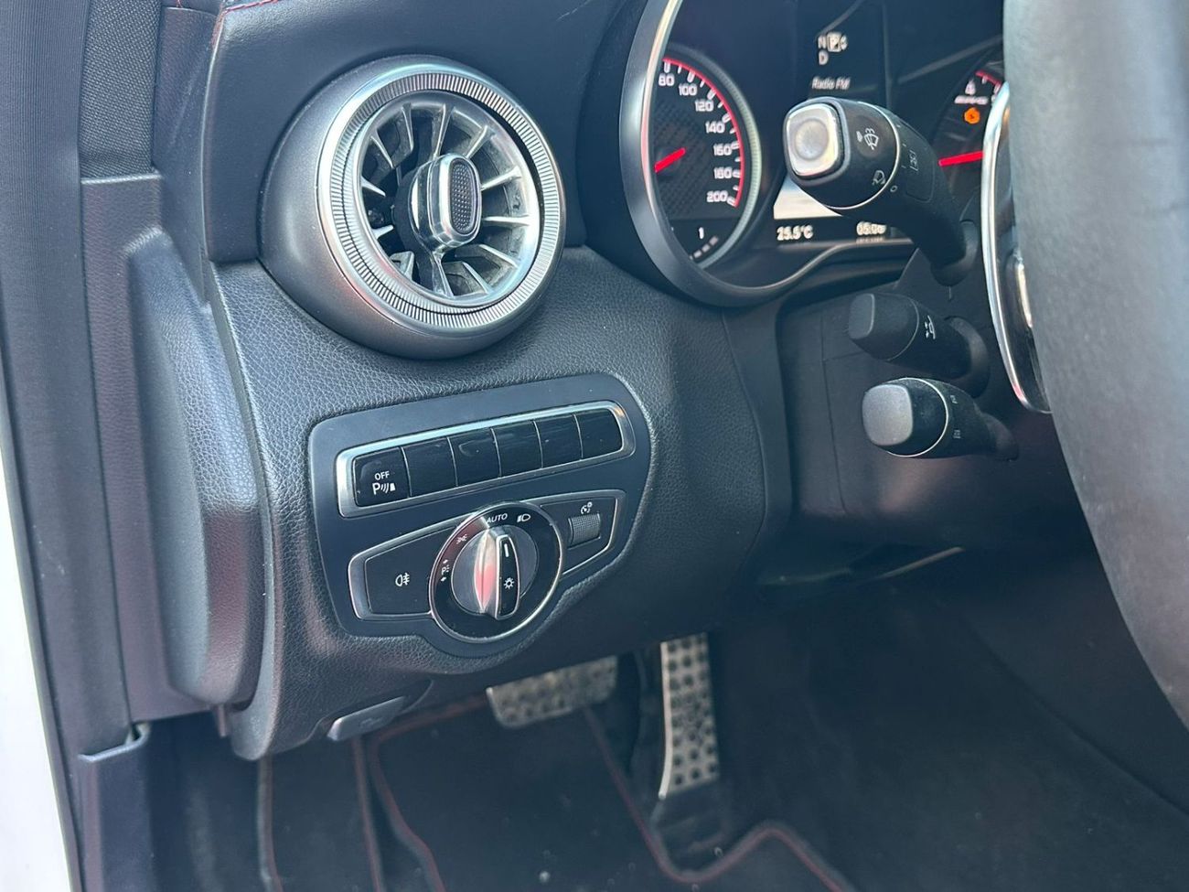 مرسيدس بنز C 63 AMG Std 4.0L Sedan