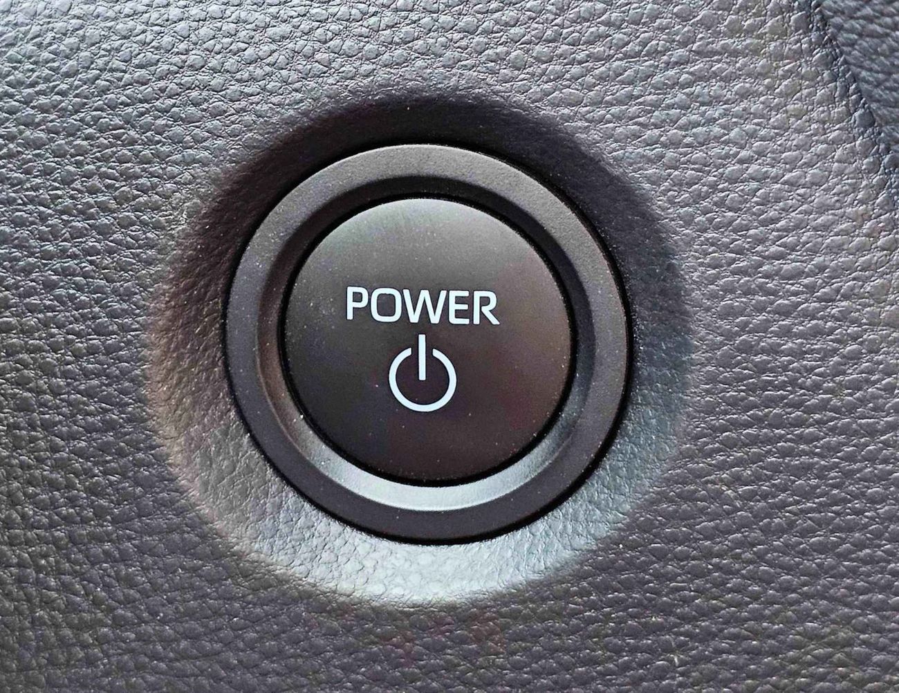 تويوتا ليفين HYBRID LUXURY | 1.8L V4 | SUNROOF DVD + CAMERA | PUSH START |  (CODE # LL18HEV)