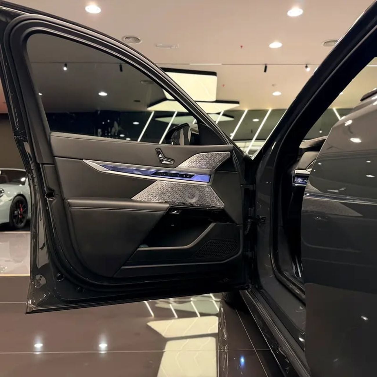 BMW 740i 740i M Sport GCC Specs - Like New!