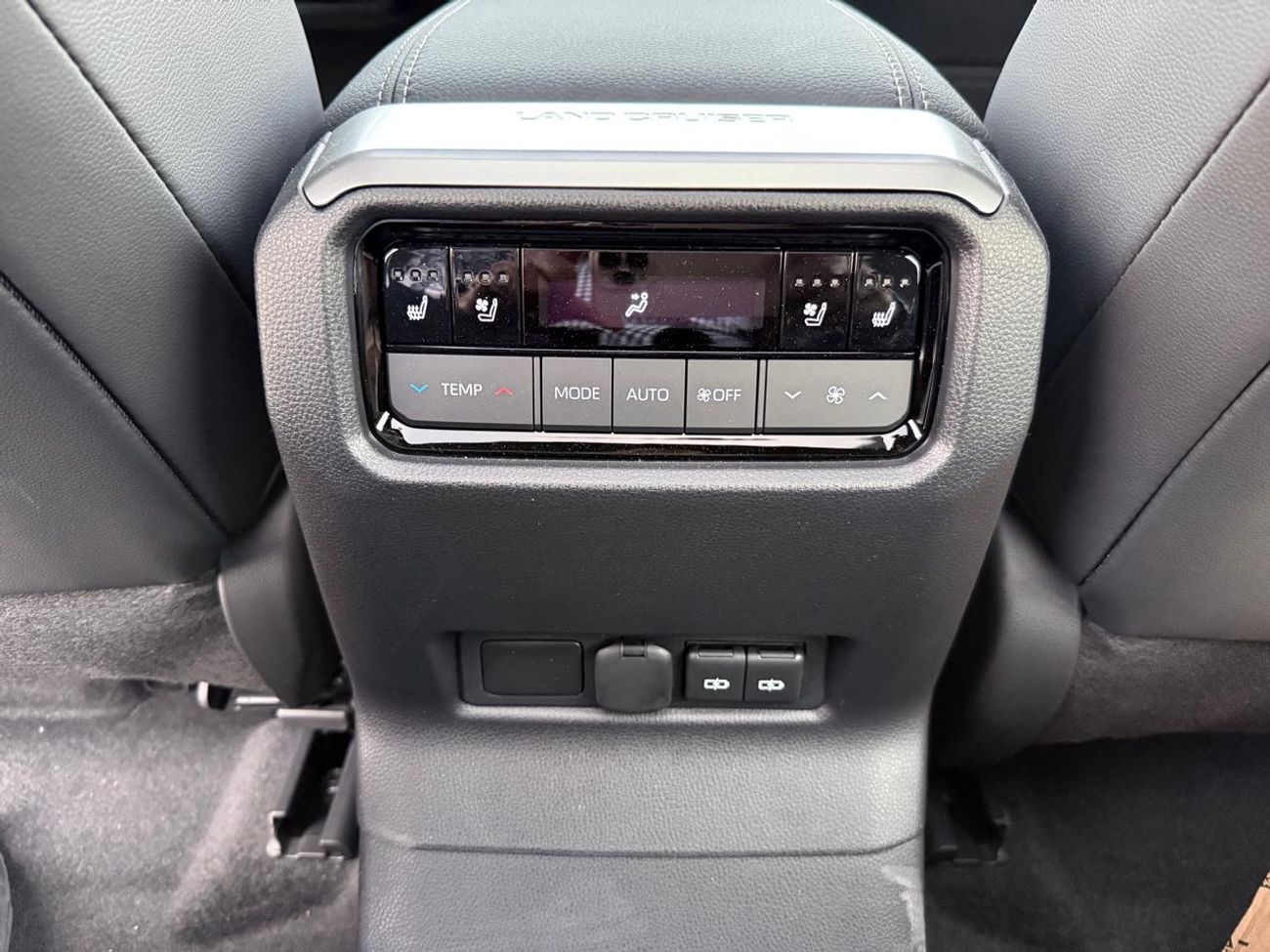 تويوتا برادو Toyota Prado Luxury 2.4L 2026 With Panoramic Sunroof Black Petrol (Export Only)