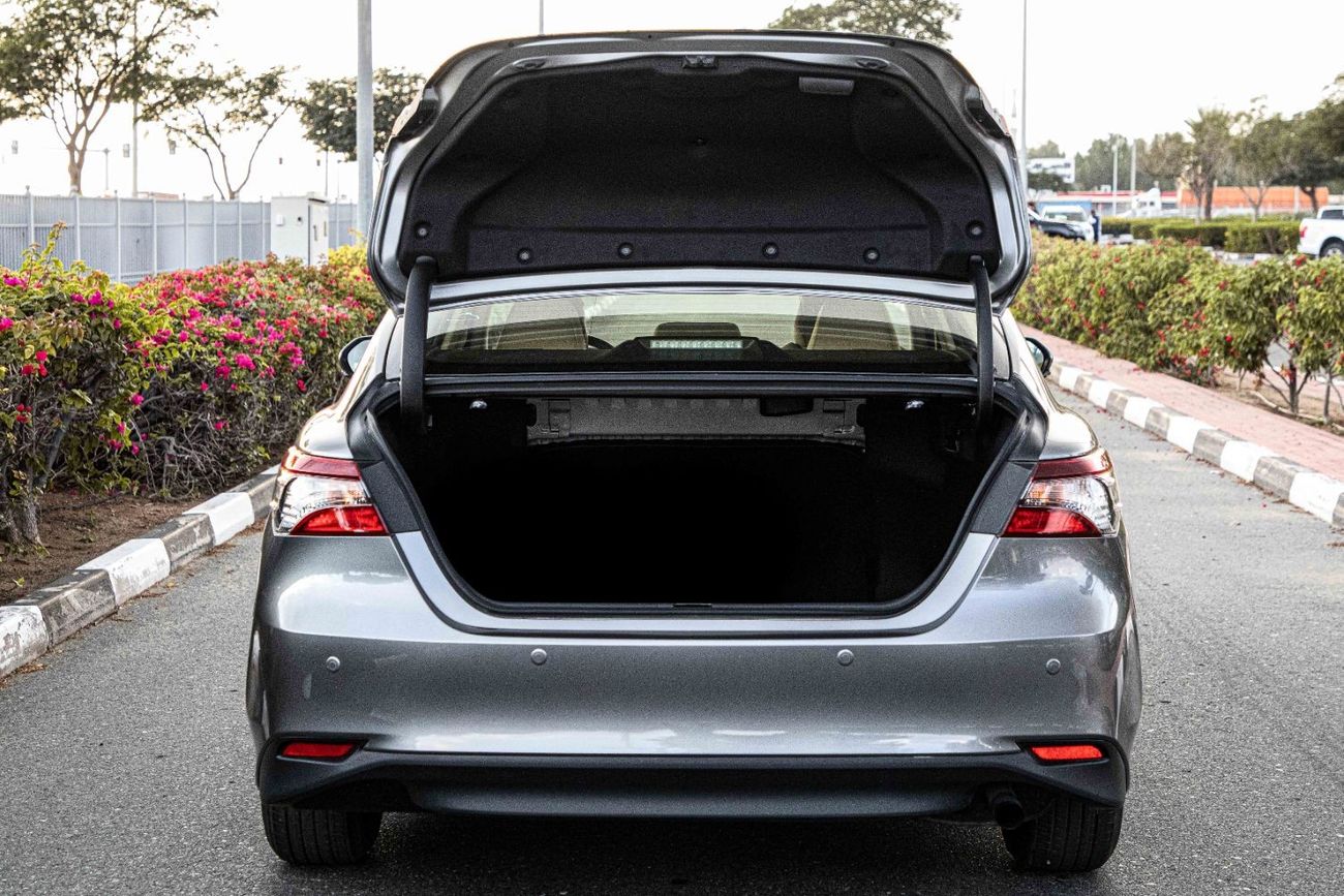 Toyota Camry 2023 Toyota Camry 2.5 LE - Precious Metal inside Beige