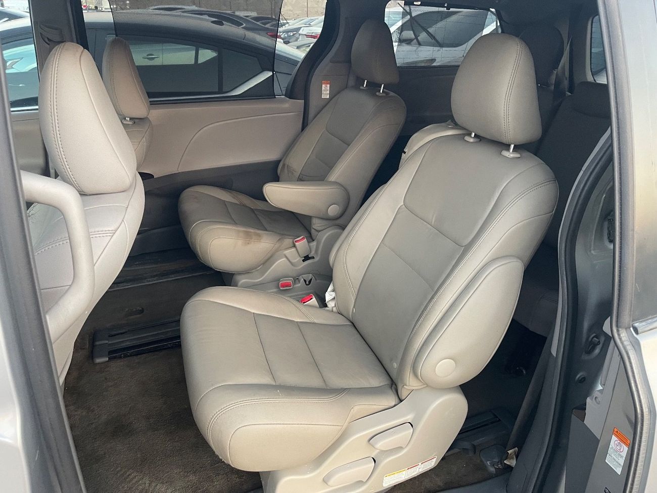 تويوتا سيينا XLE Full Option