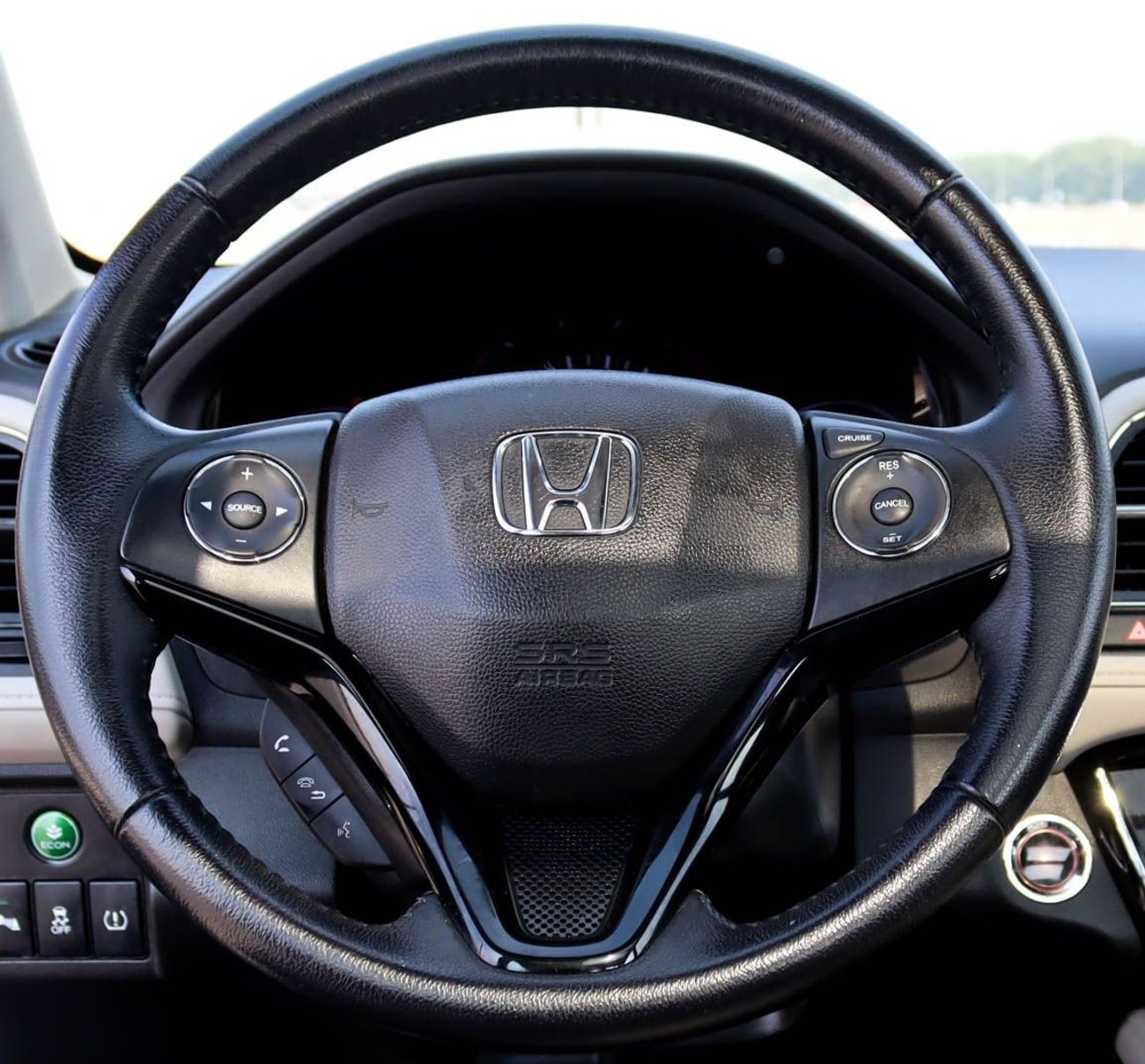 Honda HRV LX 1.5L Honda HRV 1.8L 2021 GCC accident free in excellent condition 1175 P.M