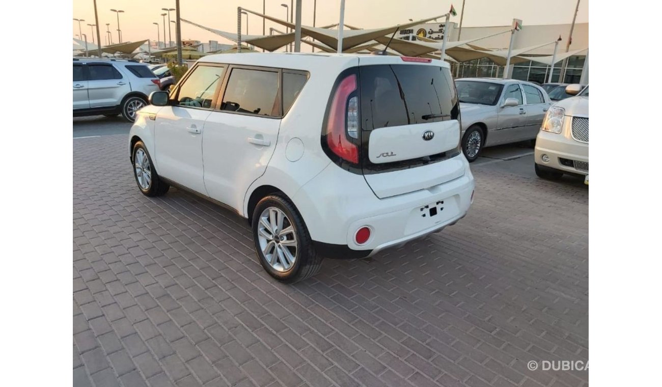 Kia Soul LX  - LIKE NEW