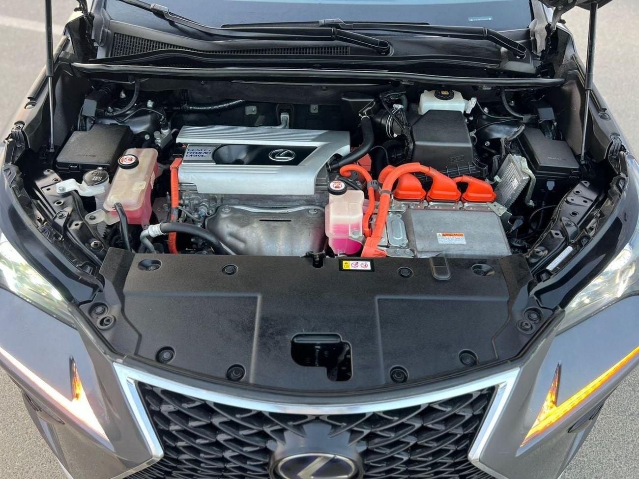 لكزس NX 300 2019 Lexus NX 300h Hybrid  Full Option - 2.5L V4 - Rear Camera & Sensor - Sunroof - Leather Seat