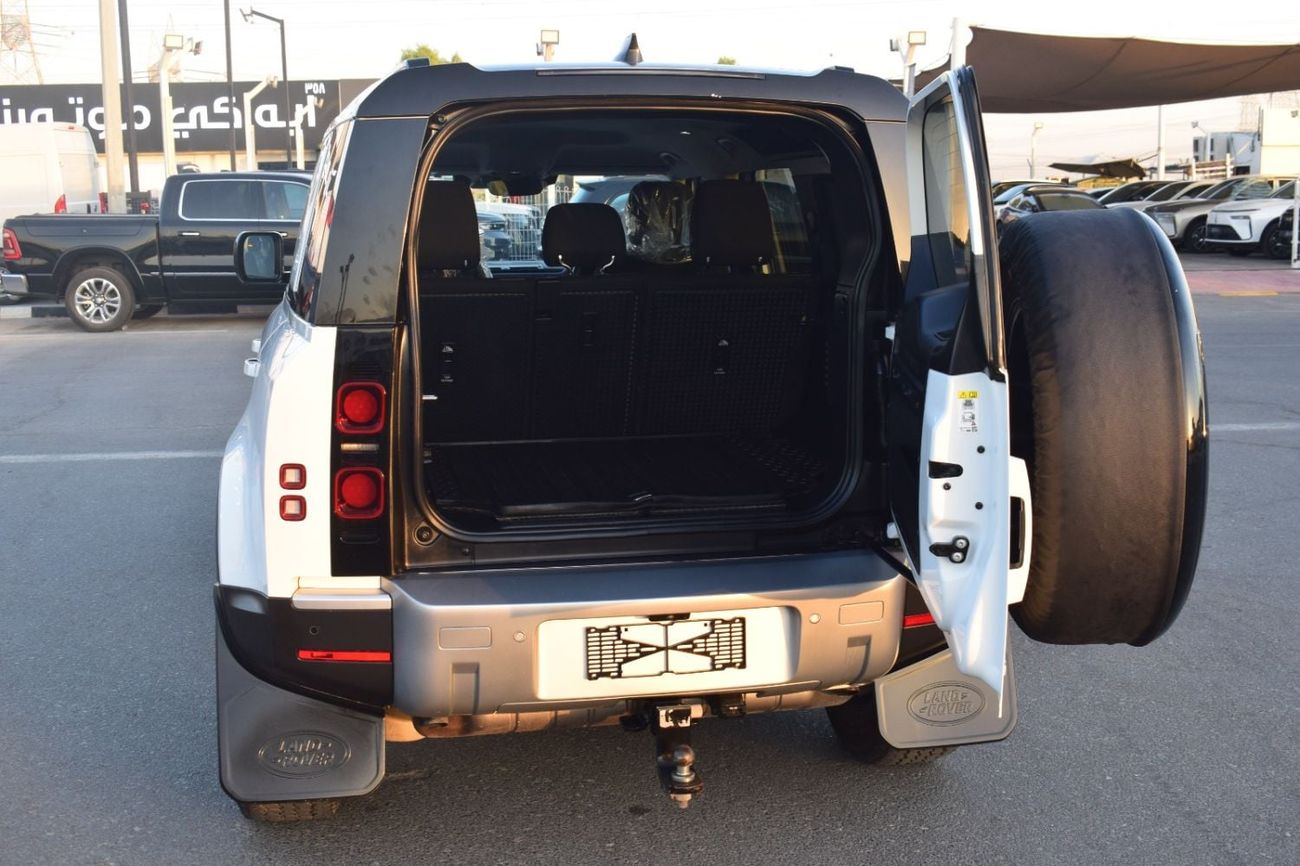 لاند روفر ديفندر 2021Model 2.0 petrol Engine full option tap of the range colour white Transmission Automatic Interio