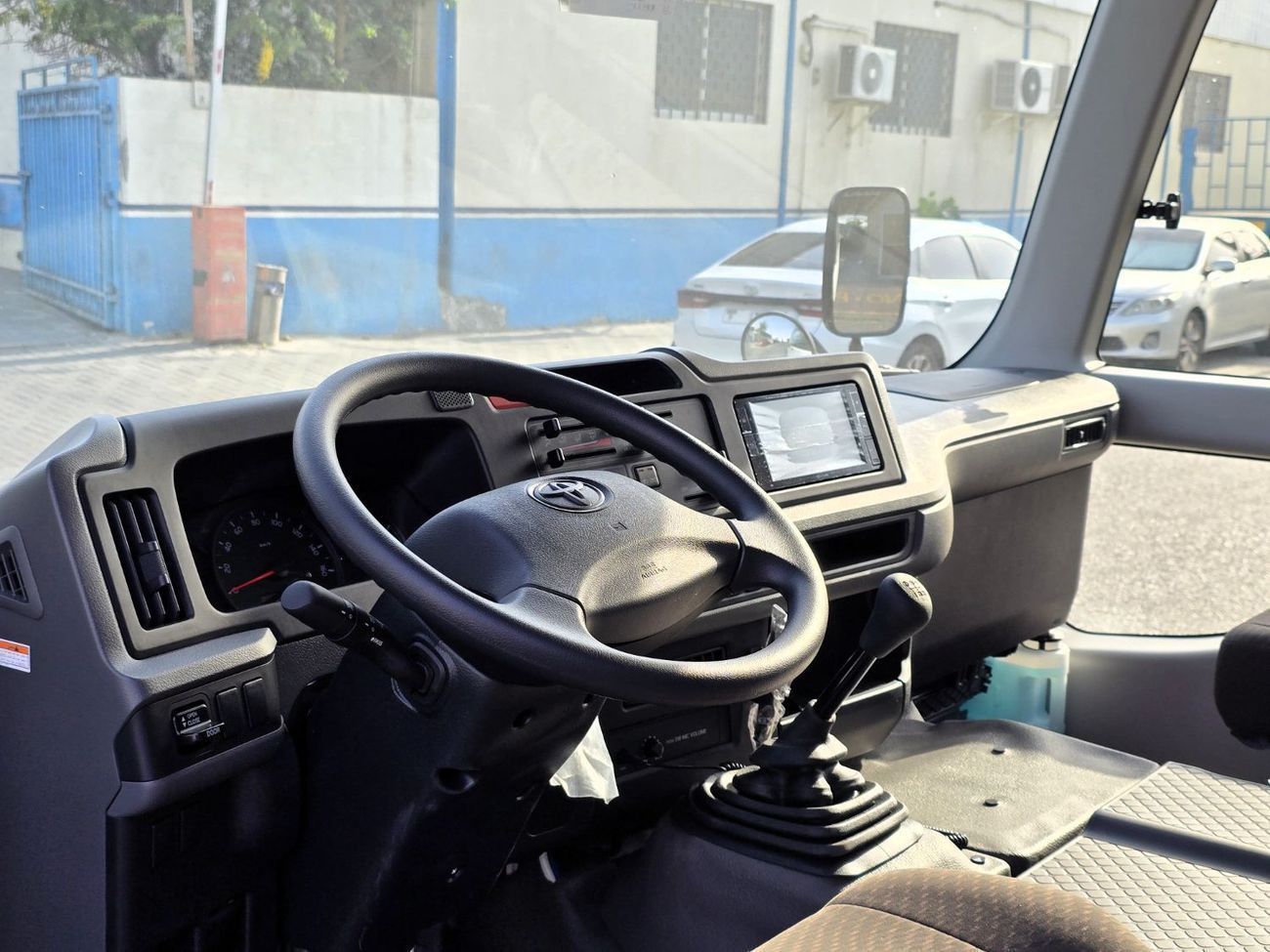 تويوتا كوستر AL FUTAIM - TOYOTA COASTER DIESEL 4.0 MT - AUTO DOOR - 23 SEATER -  2026 MODEL