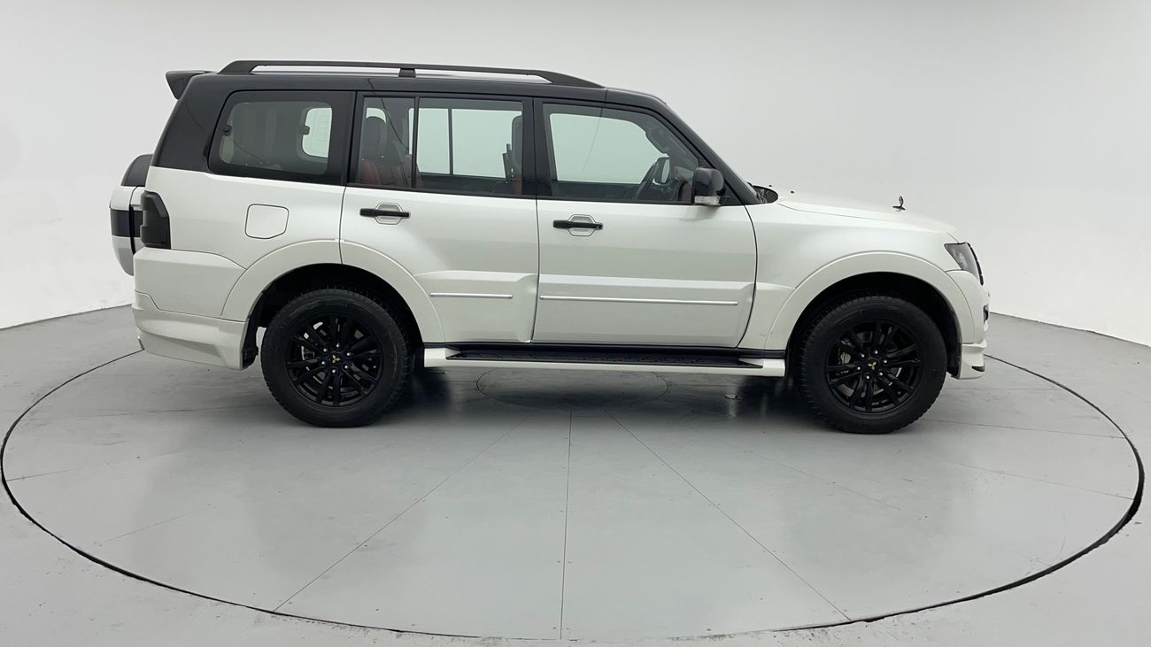 ميتسوبيشي باجيرو SIGNATURE EDITION 3.8 | بدون دفعة مقدمة | اختبار قيادة مجاني للمنزل