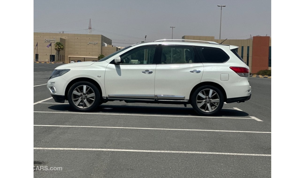 Nissan Pathfinder SV MODEL 2015 GCC CAR PERFECT CONDITION INSIDE AND OUTSIDE FULL OPTION PANORAMIC ROOF LEATHER SEATS