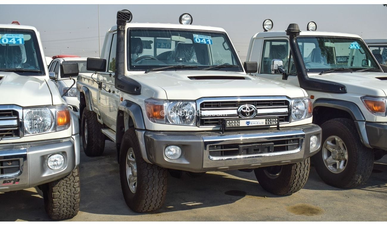 Toyota Land Cruiser Pick Up V8 1VD engine Diesel turbo clean car