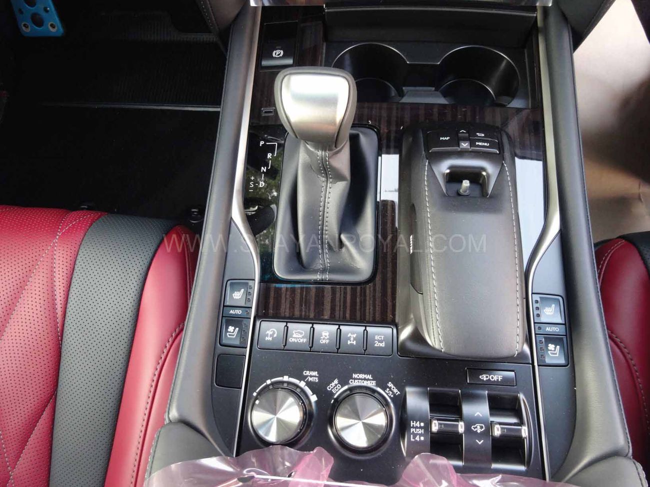 Lexus LX 570 BLACK EDITION " KURO " Full Option MY2020 ( NOT FOR SALE IN GCC COUNTRY )