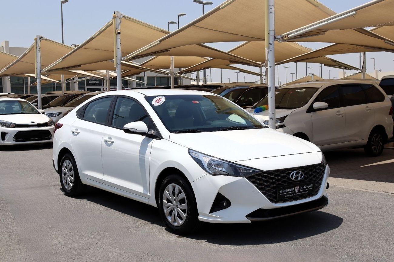 هيونداي أكسنت GL خالية من الحوادث - خليجي - صبغة وكالة - مكينة 1600 سي سي - بحالة الوكالة من الداخل والخارج