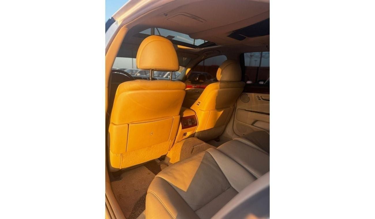 Lexus LS460 Large