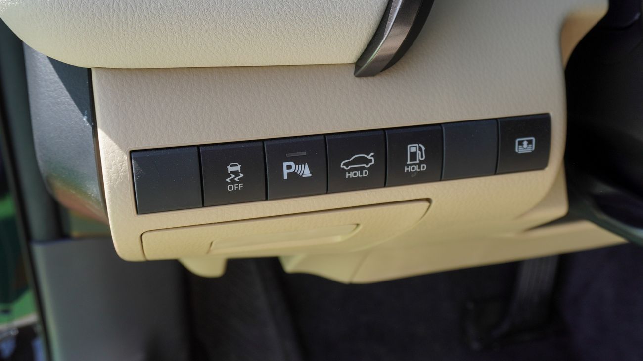 Toyota Camry GLE 2.5L HYBRID