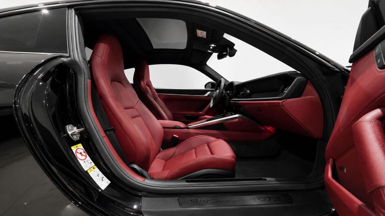 Porsche 911 CARRERA 4GTS