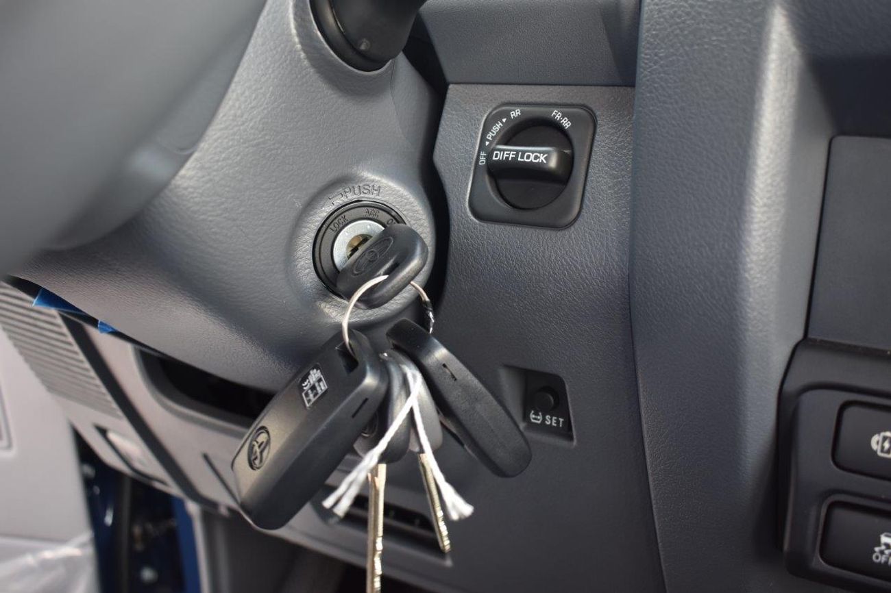 Toyota Land Cruiser Pick Up DOUBLE CAB LIMITED LX V8 4.5L TURBO DIESEL 5 SEAT MT