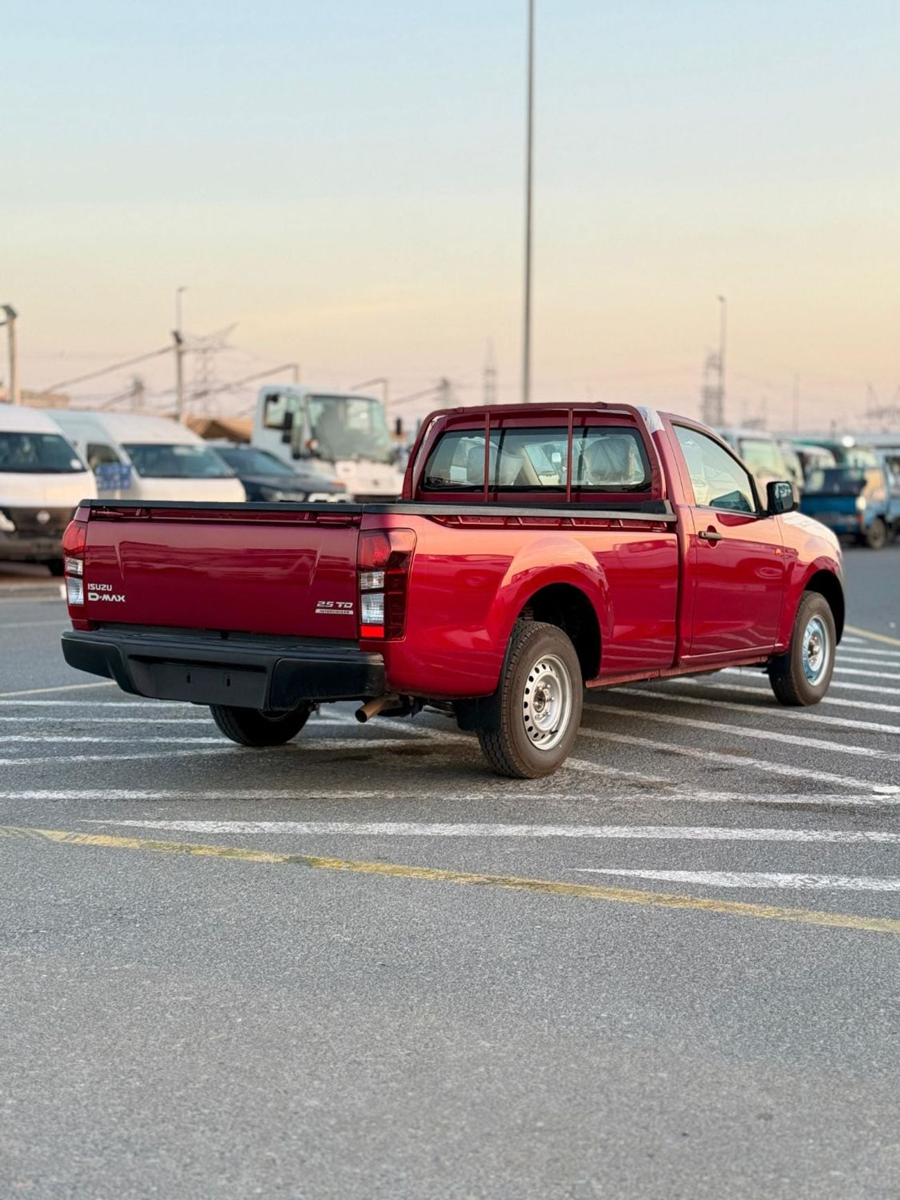 Isuzu DMax ISUZZ -D-MAX - SiNGLE CAB - 4x2 - 2.5L - DiESEL - RED