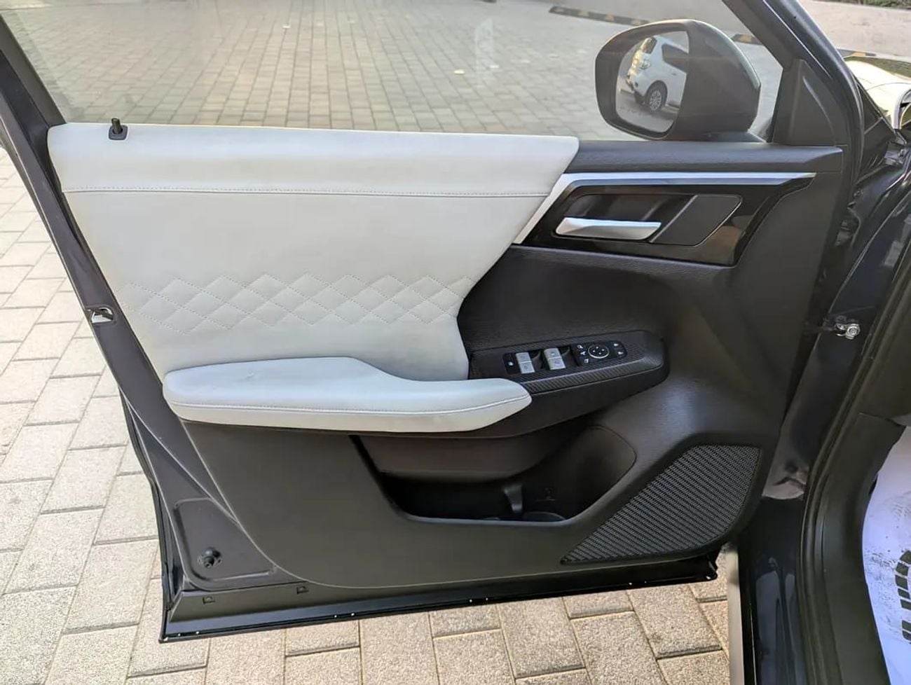 Mitsubishi Outlander PREMIUM 2024 GCC Specs Exterior and Interior Excellent Condition