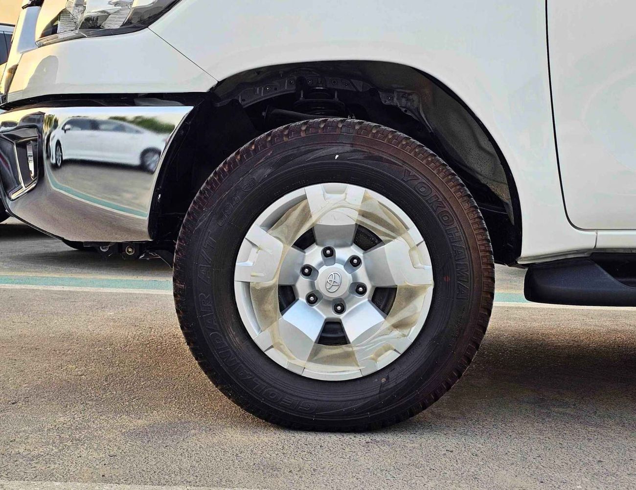 تويوتا هيلوكس DLX WIDE BODY / DOUBLE CABIN / 2.4L DIESEL A/T / CHROME HANDLE & BUMPERS (CODE # HDWAB)