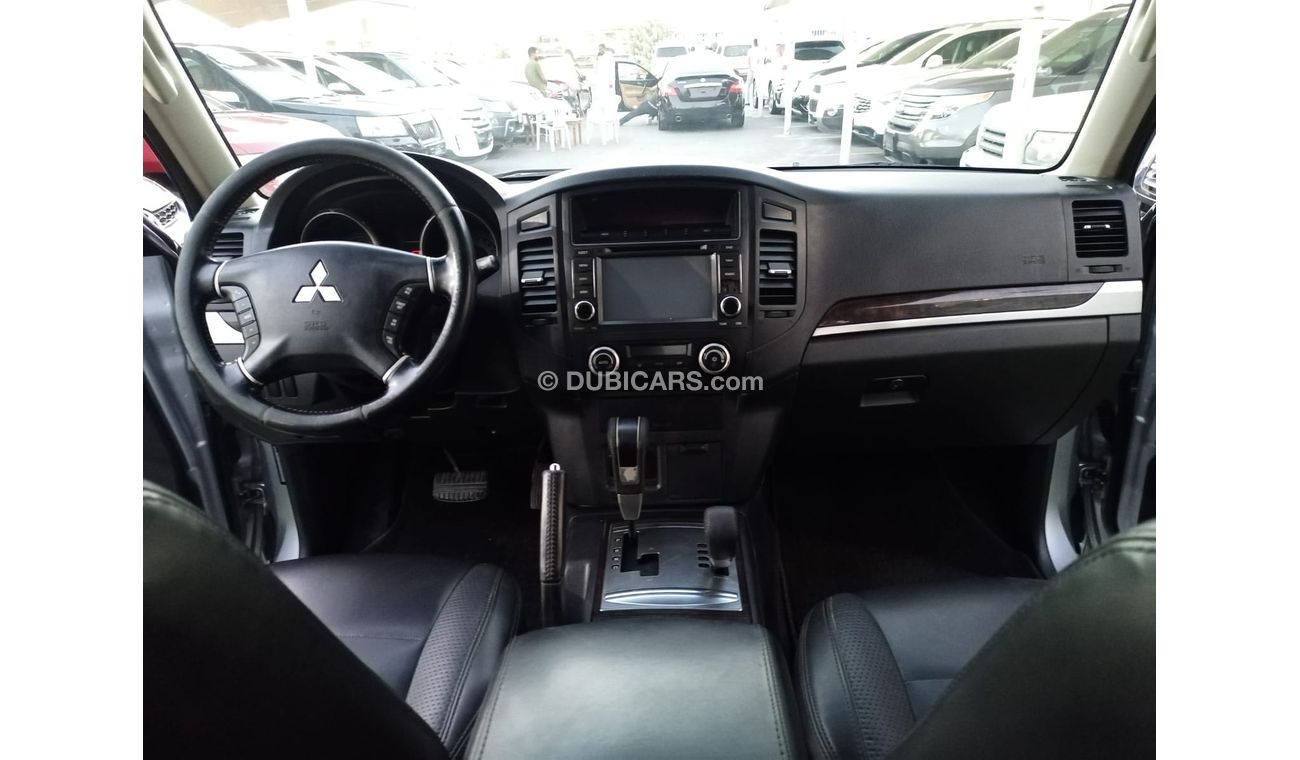 ميتسوبيشي باجيرو خليجى موديل 2013 مثبت سرعة تحكم شاشة كاميرا جلد بحالة ممتازة لاتحتاج لأى مصاريف