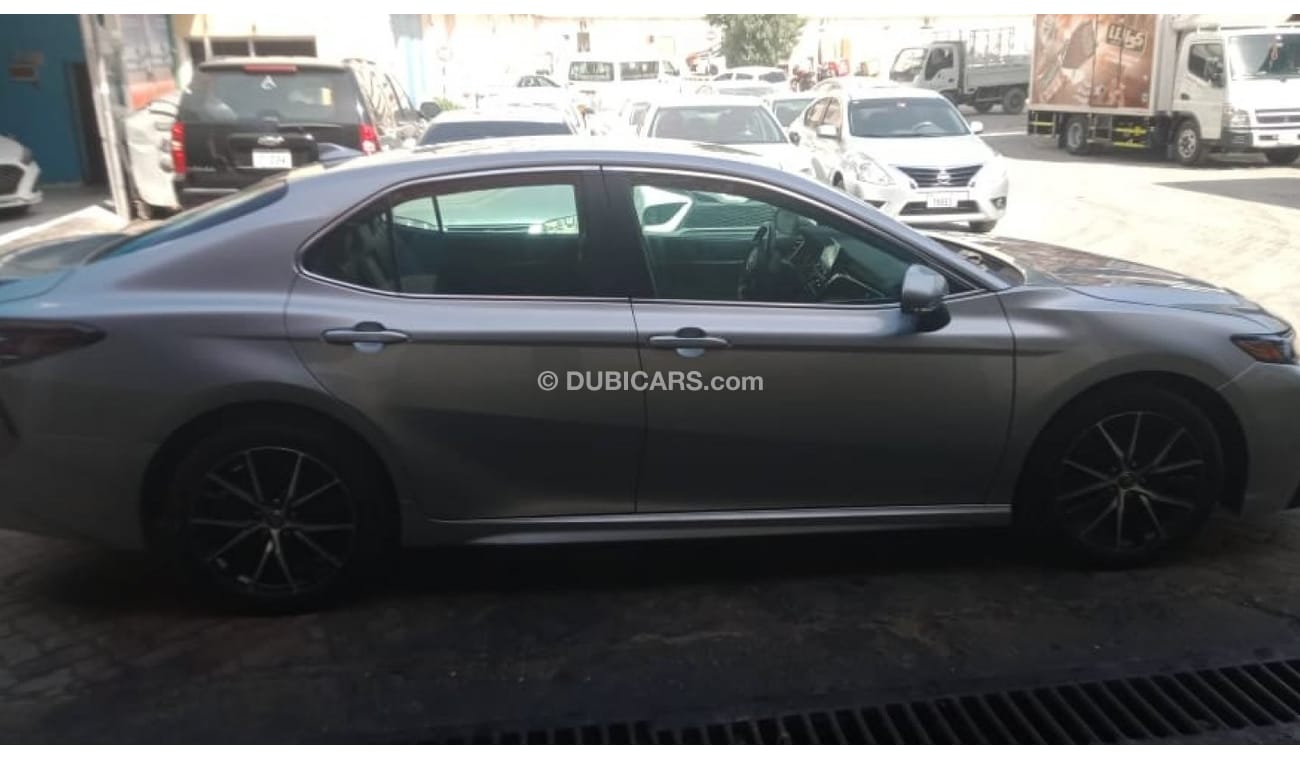 Toyota Camry 2022 Toyota Camry SE 2.5L V4 /