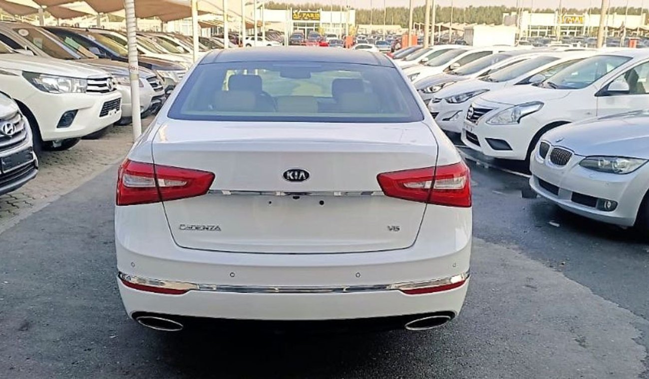 Kia Cadenza ACCIDENTS FREE - 2 KEYS - CAR IS IN PERFECT CONDITION INSIDE OUT