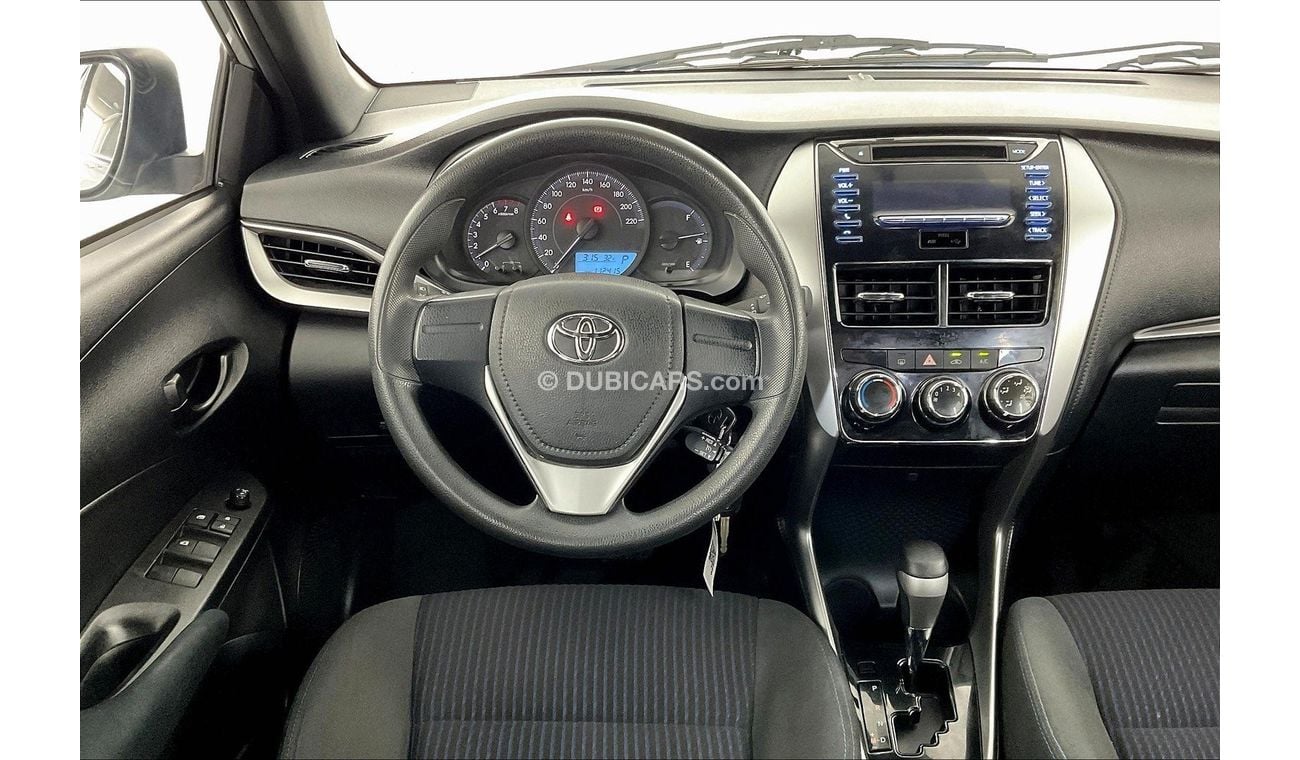 Toyota Yaris SE / E