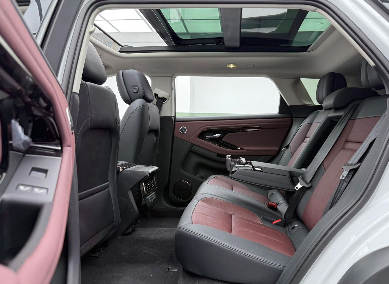 Land Rover Range Rover Evoque P250 2.0L (250 HP) 2025 Range Rover Evoque P250 Dynamic, Two Year Unlimited KM Warranty,Brand New,Ex