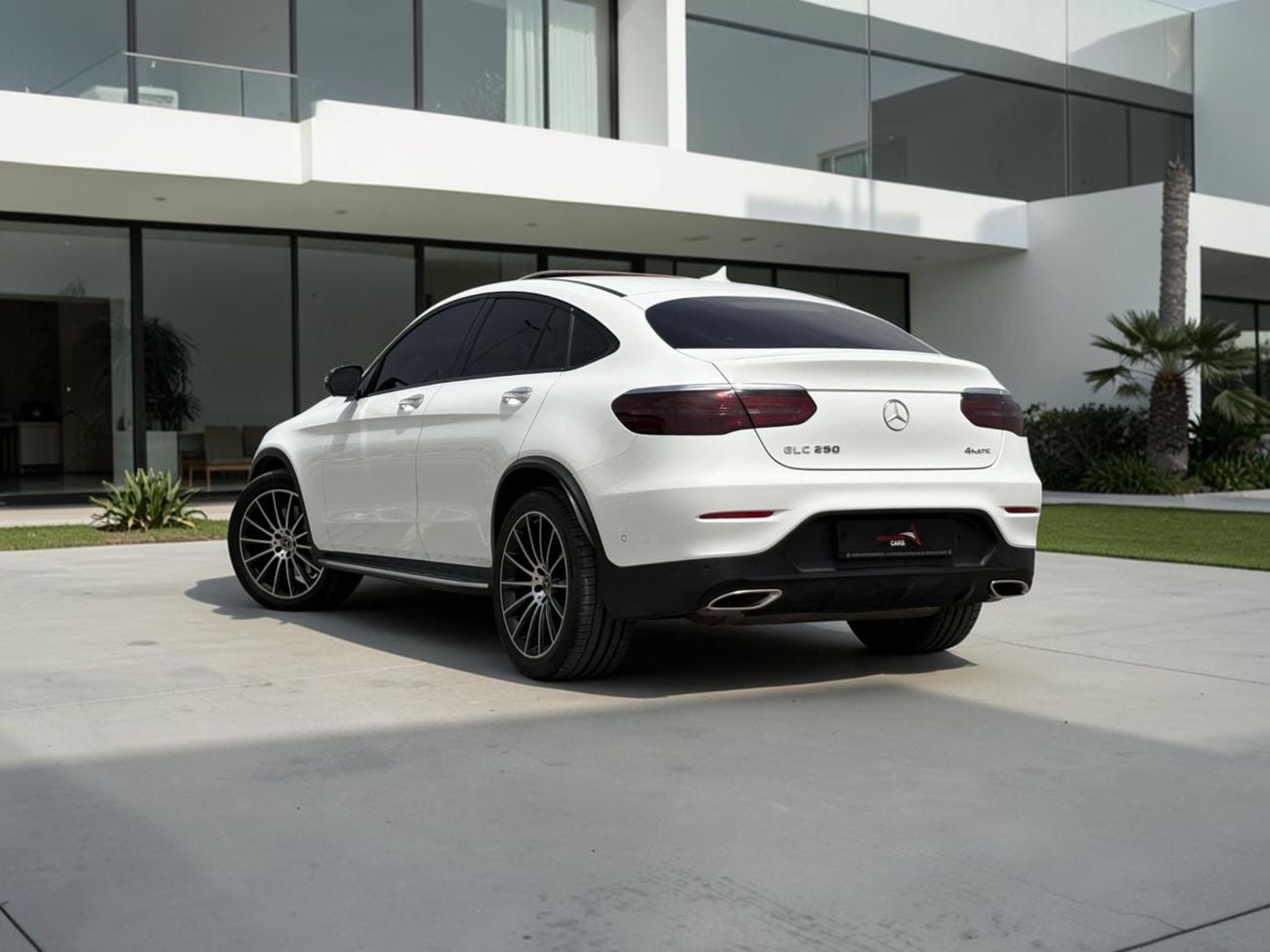 Mercedes-Benz GLC Coupe 250 AED 2,420 P.M | 0% DOWN PAYMENT | MERCEDES-BENZ GLC 250 COUPE | 2.5L 4WD | 2018 | FULL SERVICE HISTO