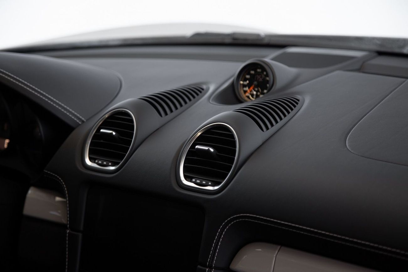 بورش كايمان 718 GT4