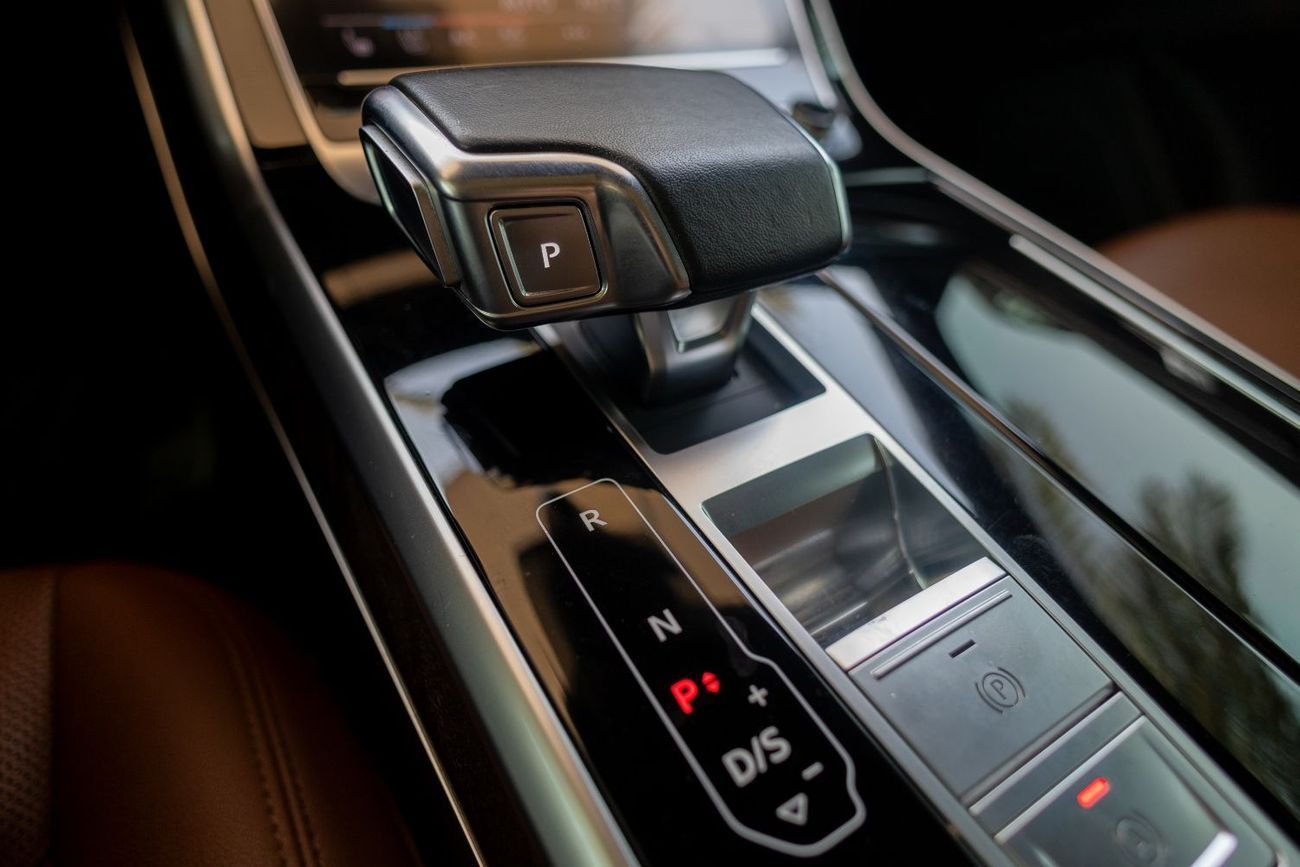 Audi Q8 55 TFSI quattro S-Line 3.0L (340 HP)