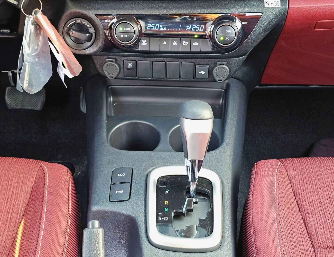 تويوتا هيلوكس GLXS-G SR5 | DOUBLE CABIN | A/T | 2.7L V4 PETROL | 4WD (CODE # GLXS-G)