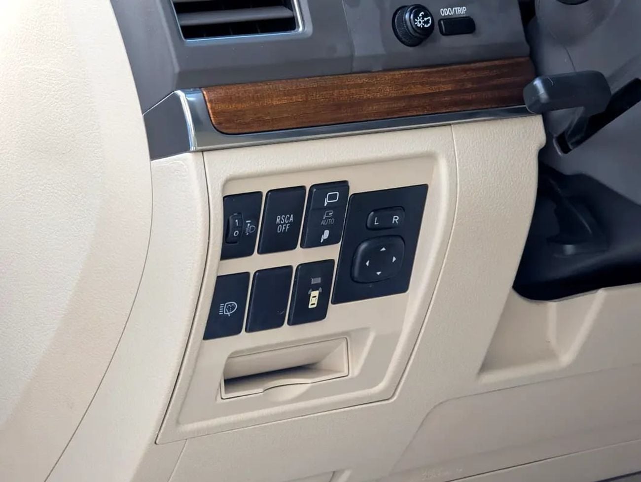 Toyota Land Cruiser GXR V8 5.7L – Top Full Option | GCC Excellent Condition Specs