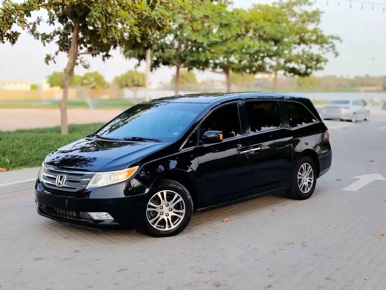 هوندا اوديسي J LX | GCC Specs | Well Maintained Full Option Van With Rear Entertainment