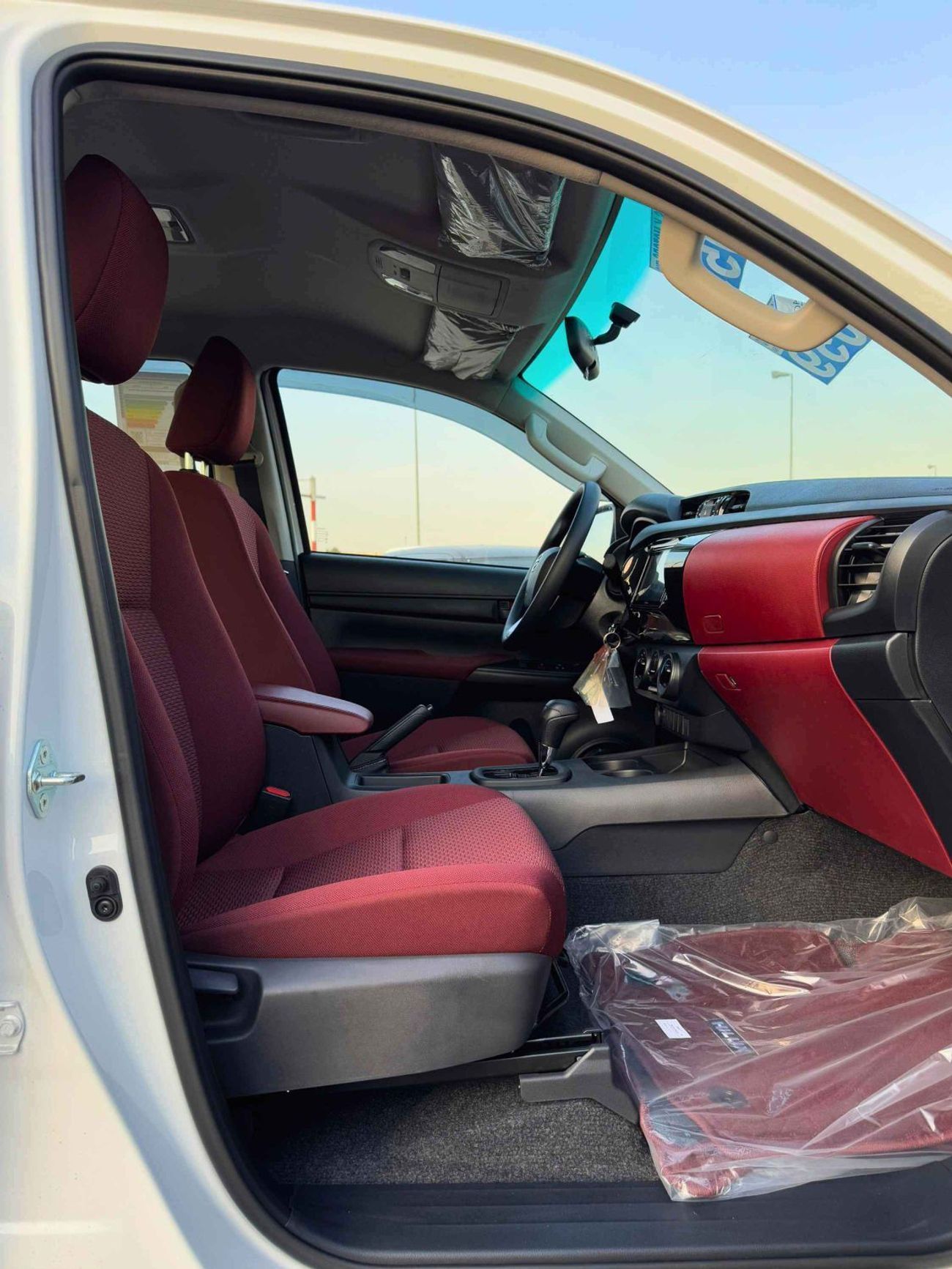 Toyota Hilux BASIC DOUBLE CABIN / 2.4L DIESEL A/T / CHROME HANDLE & REAL CHROME BUMPER (CODE # HD) *RAMADAN OFFER